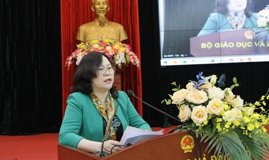 Thứ trưởng Bộ GDĐT Ngô Thị Minh phát biểu khai mạc chương trình tập huấn cho cán bộ, giáo viên về tư vấn, hỗ trợ tâm lý học sinh trong bối cảnh dịch bệnh COVID-19.