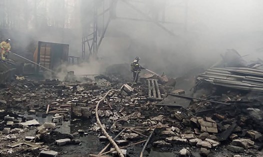 Hiện trường vụ nổ lớn nhà máy thuốc súng ở Nga. Ảnh: Bộ Tình trạng khẩn cấp Nga