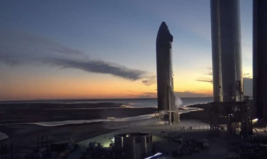Tên lửa SpaceX vừa được thử nghiệm lửa tĩnh hôm 21.10. Ảnh: SpaceX
