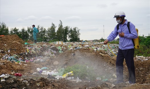 Bãi rác ở thị trấn Cát Hải (huyện Cát Hải, Hải Phòng) ô nhiễm nhiều năm, ảnh hưởng trực tiếp đến đời sống nhân dân. Ảnh Đặng Luân