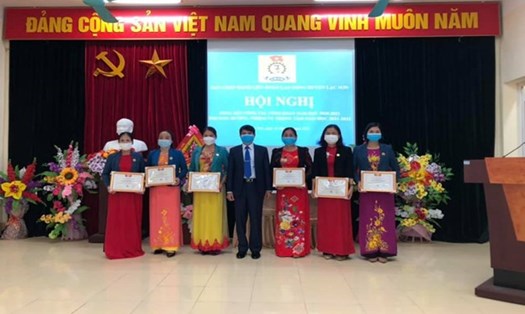 Hội nghị tổng kết hoạt động Công đoàn khối trường học huyện Lạc Sơn. Ảnh: Bạch Tuyết