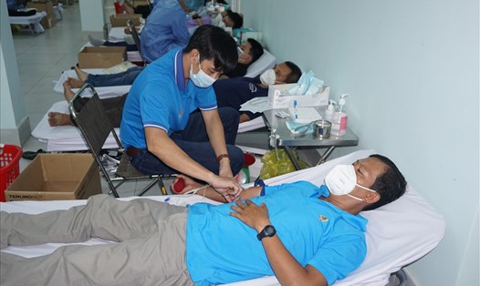 Lực lượng cán bộ, công chức, viên chức, lao động tỉnh tham gia buổi hiến máu nhân đạo. Ảnh LĐLĐ Tây Ninh