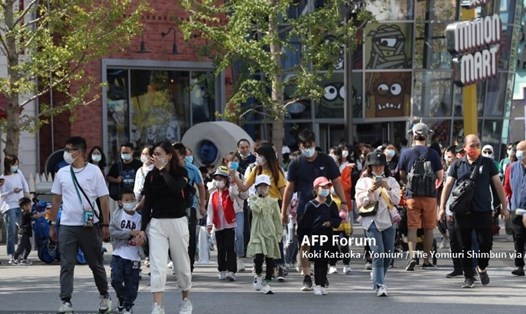 Trung Quốc vừa thông qua luật giáo dục gia đình mới, đề cao vai trò của cha mẹ trong giáo dục trẻ vị thành niên. Ảnh: AFP