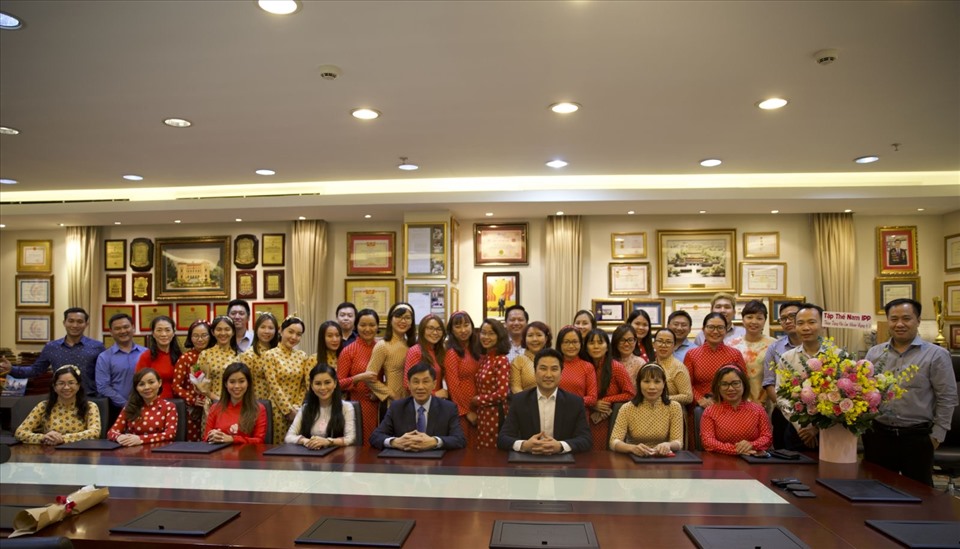 CEO Lê Hồng Thủy Tiên cùng với cán bộ cấp cao của Tập đoàn Thái Bình Dương chiếm đa số là nữ. Ảnh: CTV