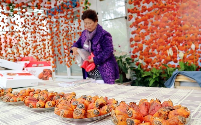 Hồng treo gió ở Đà Lạt dẻo nhưng vẫn giữ nguyên vị thơm ngọt. Ảnh Nhật Quỳnh