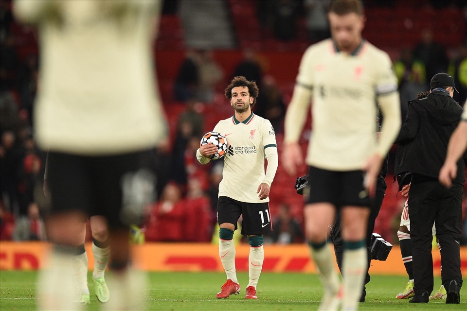Mohamed Salah mang về nhà quả bóng ở trận anh lập hat-trick vào lưới Man United và nhiều người hy vọng vào năm sau sẽ là Quả bóng vàng dành cho anh. Ảnh: Premier League