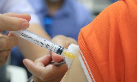 Hơn 92% phụ huynh TPHCM đồng thuận tiêm vaccine cho học sinh. Ảnh: Hoài Anh