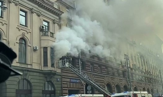 Hiện trường vụ cháy tại tòa nhà có trụ sở Thương vụ Việt Nam tại Nga. Ảnh: thegoaspotlight.com