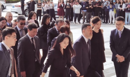 Giám đốc tài chính Huawei Mạnh Vãn Chu trở lại làm việc ngày 25.10 ở Thâm Quyến, Trung Quốc. Ảnh: Standard