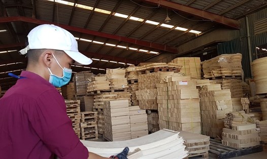 Xuất khẩu đồ gỗ được đánh giá là  một trong những nhóm hàng mang lại cho giá trị cao. Ảnh: Vũ Long