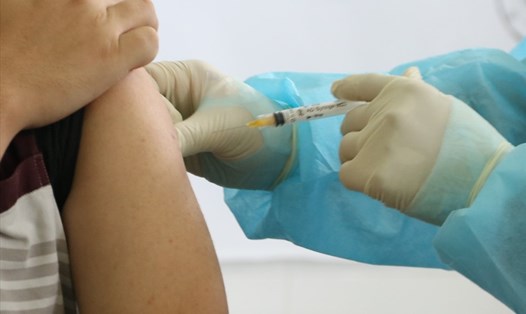 Một số trẻ ở phường Bình Chuẩn, Thành phố Thuận An đã tiêm vaccine ngừa COVID-19 trước khi Bộ Y tế cho phép.