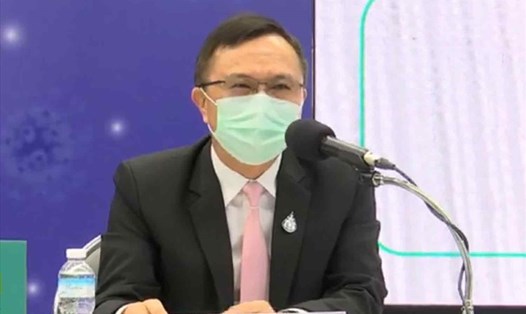 Tiến sĩ Supakit Sirilak, Cục trưởng Cục Khoa học Y tế Thái Lan trong cuộc họp báo về các biến thể phụ xuất hiện ở Thái Lan vào ngày 26.10. Ảnh: Chụp màn hình