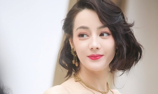 Địch Lệ Nhiệt Ba là "nữ hoàng quảng cáo" xứ Trung. Ảnh: Weibo.