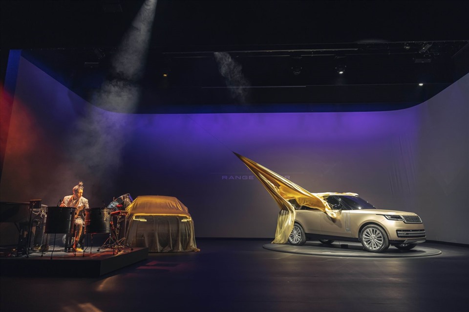 Range Rover được ra mắt tại Nhà hát Hoàng gia tại London, Anh. Ảnh: Land Rover.