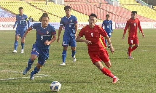 Lê Xuân Tú và các đồng đội phải rất vất vả mới có thể ghi bàn vào lưới U23 Đài Loan. Ảnh: VFF.