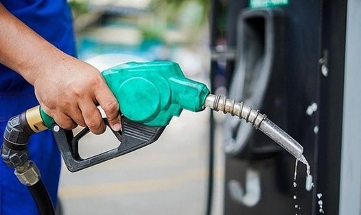 Giá xăng dầu tăng mạnh trong kỳ điều chỉnh ngày 26.10. Ảnh: MOIT