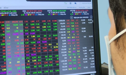 Thị trường chứng khoán được dự báo sẽ tiếp tục đà tăng trong phiên ngày 28.10. Ảnh minh họa: Thế Lâm.