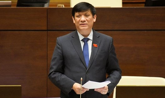 Bộ trưởng Bộ Y tế Nguyễn Thanh Long giải trình một số vấn đề liên quan đến chính sách bảo hiểm y tế mà đại biểu Quốc hội nêu. Ảnh: Quốc hội