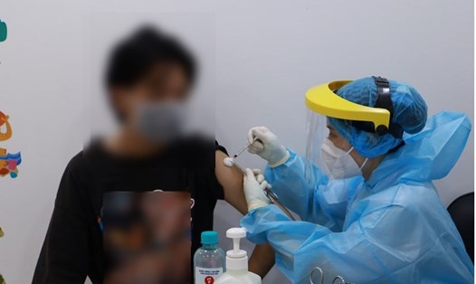 TPHCM giúp trẻ em có bệnh lý nền tiêm vaccine ngừa COVID-19 an toàn. Ảnh: Nguyễn Ly