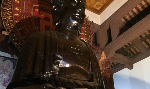 Tượng Phật A Di Đà Ngũ Xã. Ảnh Huy Thịnh