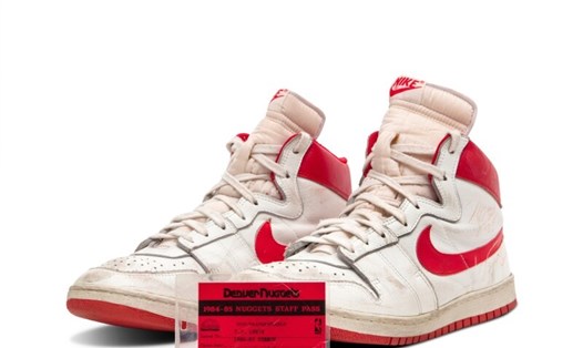 Nike Air Ship, đôi giày trị giá 1,5 triệu USD của Michael Jordan. Ảnh: Sotheby's