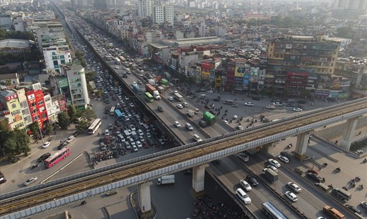 Nhiều tuyến đường ở Hà Nội đang quá tải, thiếu hạ tầng giao thông tĩnh, rất cần quy hoạch ngầm khu vực trung tâm. Ảnh: Hải Nguyễn