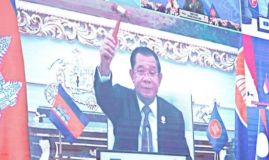 Thủ tướng Campuchia Hun Sen tiếp nhận vai trò Chủ tịch ASEAN 2022. Ảnh: TTXVN