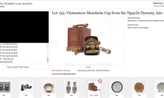 Mũ quan triều Nguyễn đã được bán với giá 600.000 Euro, gấp 1.000 lần giá khởi điểm. Ảnh: Tường Minh