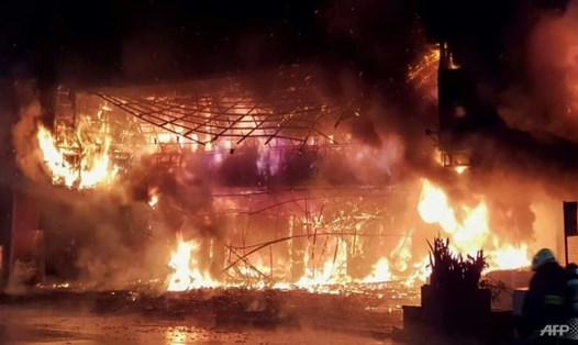 Lửa cháy dữ dội thiêu rụi tòa nhà 13 tầng ở Cao Hùng, Đài Loan, khiến 46 người thiệt mạng. Ảnh: AFP