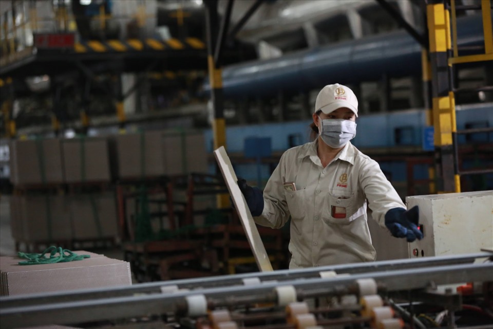 Bộ Tài chính đang thiết kế một gói hỗ trợ lãi suất cho doanh nghiệp. Ảnh: Hải Nguyễn