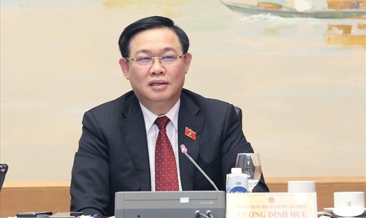 Chủ tịch Quốc hội Vương Đình Huệ phát biểu  tại phiên thảo luận tổ.