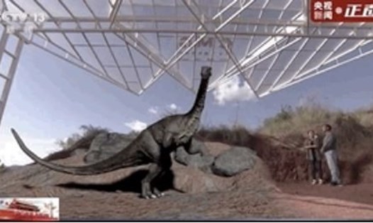 Cận cảnh con khủng long dựng bằng công nghệ kỹ thuật số. Ảnh: CCTV