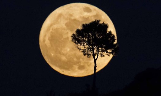 Siêu trăng được quan sát ở bang Shan của Myanmar. Ảnh: AFP