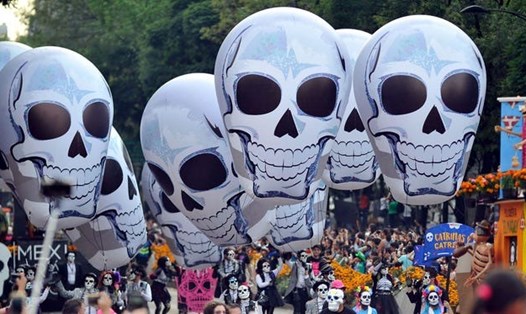 Buổi diễu hành Ngày của người chết tại Mexico. Ảnh: AFP