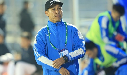 Huấn luyện viên Hoàng Thọ dẫn dắt Than Quảng Ninh mùa giải 2021, sau khi người tiền nhiệm Phan Thanh Hùng rời đi. Ảnh: VPF