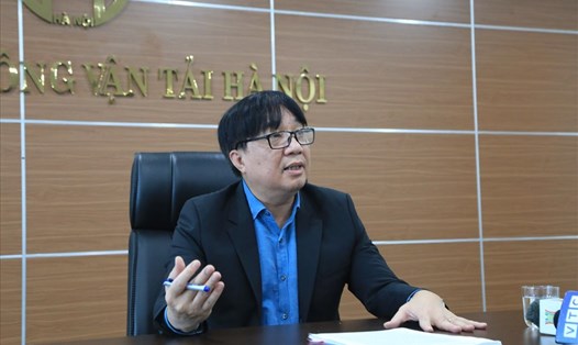 Giám đốc Sở Giao thông vận tải Hà Nội Vũ Văn Viện trao đổi với báo chí về mức thu phí ô tô vào nội đô. Ảnh: PV