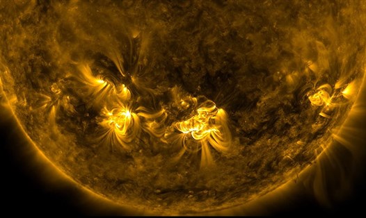 Mặt trời phóng lửa khổng lồ. Ảnh: NASA