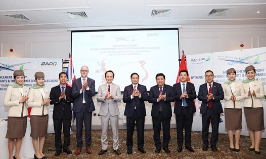 Thủ tướng Phạm Minh Chính dự lễ ra mắt đường bay thẳng Việt Nam-Anh và lễ ký công bố Tổng đại lý của hãng Bamboo Airways. Ảnh: VGP