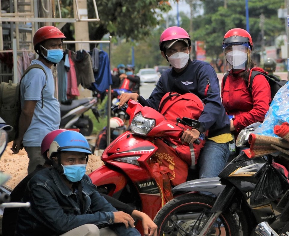 Nhiều người mong muốn được từ các tỉnh đang vùng dịch như TPHCM, Bình Dương... trở về quê. Ảnh: Đình Trọng