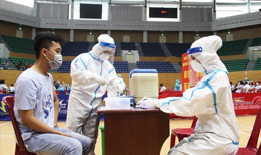 Đà Nẵng tiêm 100.000 liều vaccine Vero cell cho công nhân, điểm nóng dịch. Ảnh minh hoạ: TT