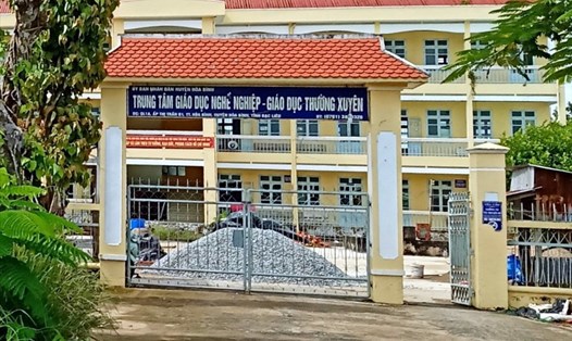Trung tâm Giáo dục Nghề nghiệp - Giáo dục Thương xuyên huyện Hòa Bình - nơi dự kiến tổ chức liên hoan vào 16 giờ ngày 5.10 nhưng đã bị đình lại. Ảnh: Nhật Hồ