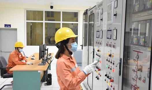 Từ nay đến cuối năm 2021, các cấp Công đoàn Điện lực Việt Nam tiếp tục chăm lo cho đoàn viên, NLĐ khó khăn do COVID-19. Ảnh: CĐCC