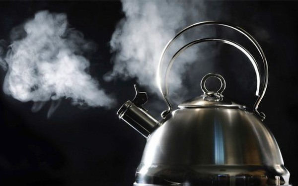 Những sai lầm khi đun nước sôi vô tình gây hại sức khoẻ