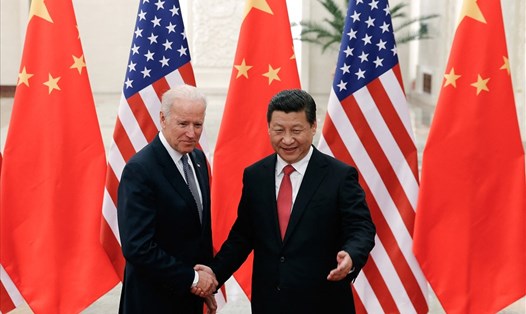 Chủ tịch Trung Quốc Tập Cận Bình bắt tay ông Joe Biden khi đó là Phó Tổng thống Mỹ tại Đại lễ đường Nhân dân ở Bắc Kinh ngày 4.12.2013. Ảnh: AFP