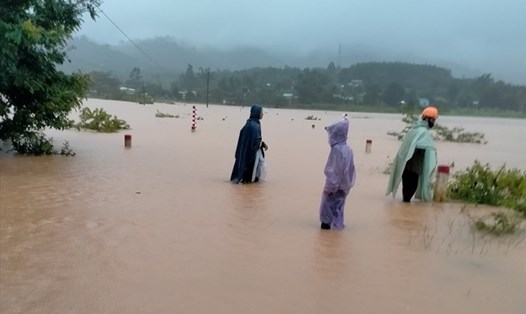Nhiều thiệt hại do cơn bão số 5 trước đó gây ra, tỉnh Kon Tum vẫn đang tìm cách khắc phục. Ảnh: T.T