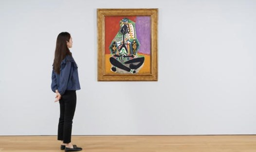 Hai bức tranh của Picasso, bao gồm "Crouching Woman in Turkish Costume (Jacqueline)" sẽ được bán đấu giá trong đợt bán hàng mùa thu của Christie's vào tháng 11.2021. Ảnh: AFP