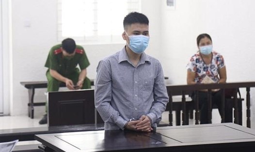 Đối tượng Nguyễn Văn Tùng bị đưa ra xét xử tại phiên tòa. Ảnh: Lâm Vinh