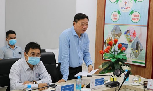 Ông Nguyễn Đức Tuyển – Giám đốc CPMB báo cáo tại cuộc họp. Ảnh: EVNNPT