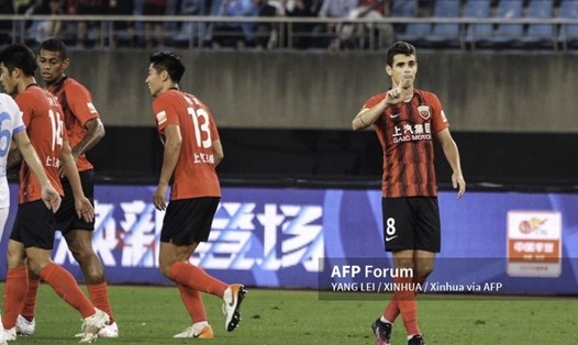 Oscar hiện đang khoác áo Shanghai Port, thi đấu tại giải vô địch quốc gia Trung Quốc. Ảnh: AFP