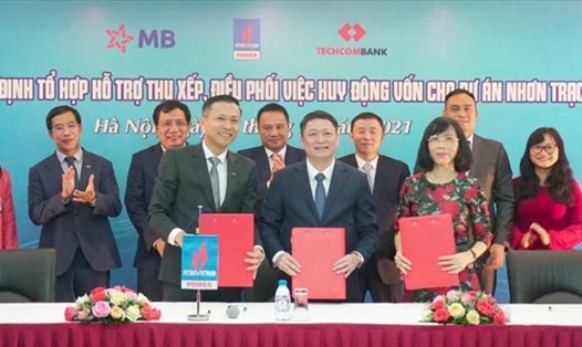 Lễ ký thư chỉ định Techcombank và MB là tổ hợp ngân hàng đầu mối thu xếp cho dự án Nhà máy điện khí Nhơn Trạch 3 và Nhơn Trạch 4. Ảnh: MB